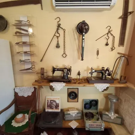 Kalderimi 'olive Green' Traditional House *