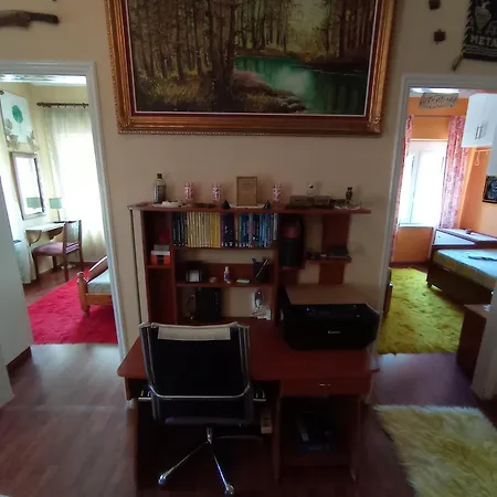 Kalderimi 'olive Green' Traditional House Promirion