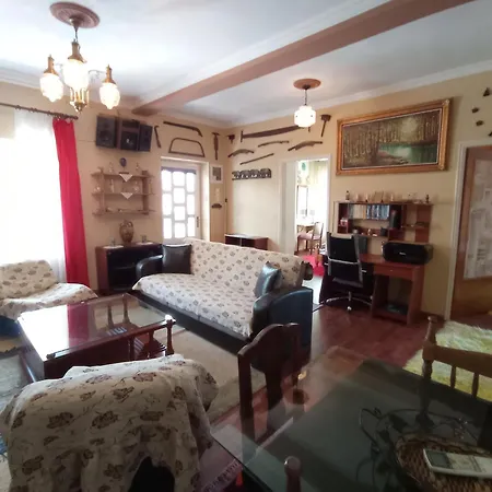 Daire Kalderimi 'olive Green' Traditional House Promirion