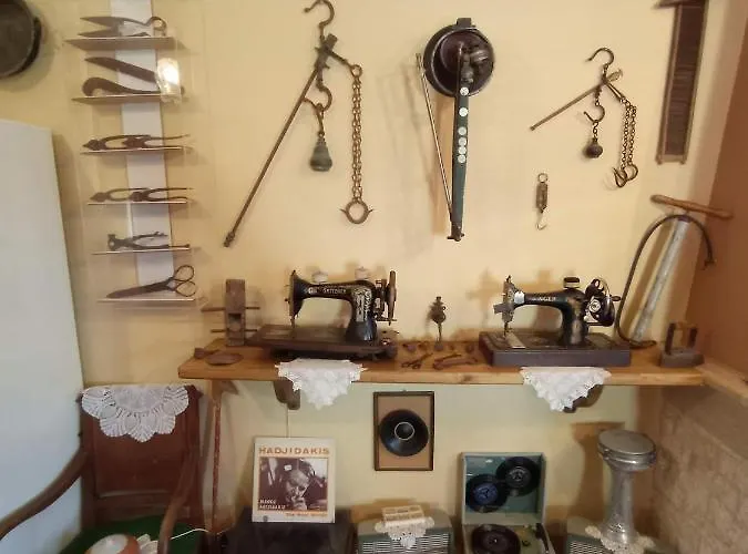 Kalderimi 'olive Green' Traditional House *