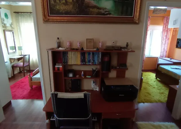 Kalderimi 'olive Green' Traditional House Promirion