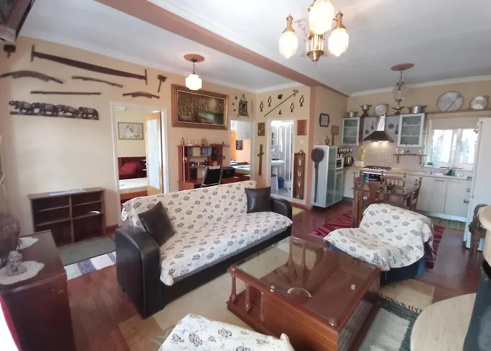 Kalderimi 'olive Green' Traditional House